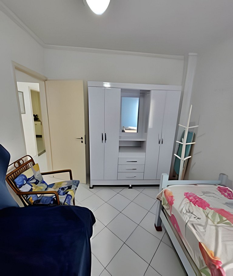 02 dorms c/suíte, Varanda, só 02 quadras da praia
