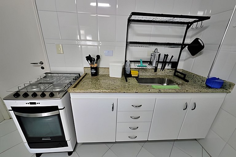 02 dorms c/suíte, Varanda, só 02 quadras da praia
