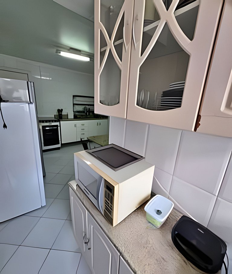 02 dorms c/suíte, Varanda, só 02 quadras da praia